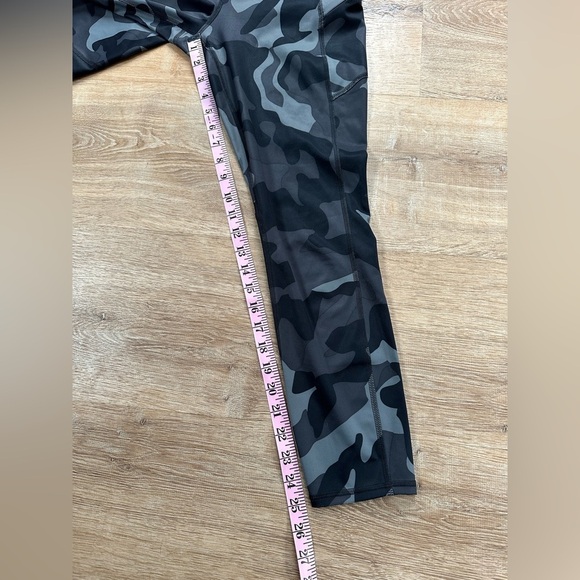 Athleta Camo Contender 7/8 Mid Rise Mid Compression Tights Size Small - Picture 10 of 11